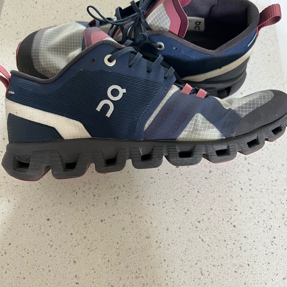 On Cloud X Shift Ink Cherry Women’s Running Shoes Size 7 - Picture 5 of 6